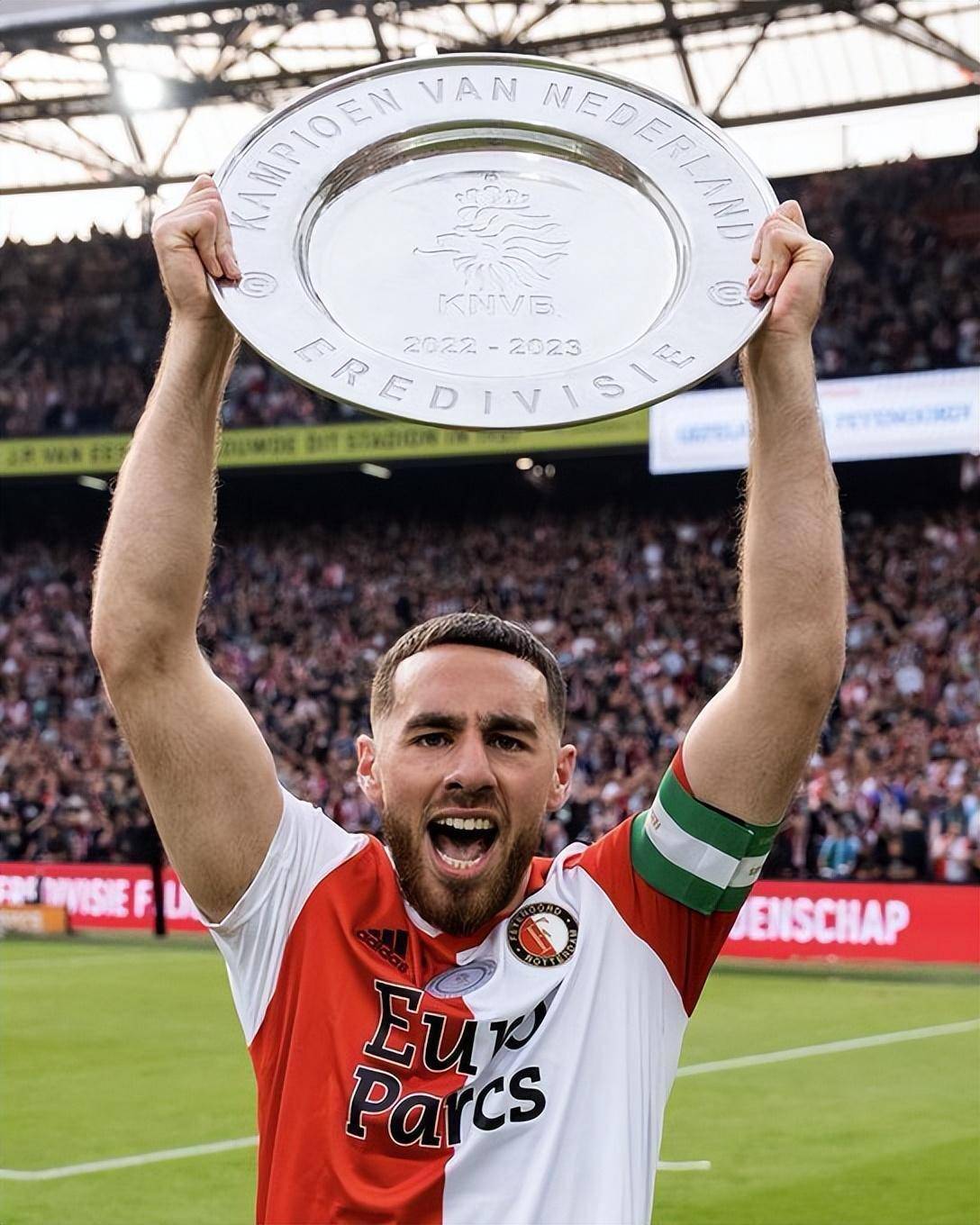 转会期荷甲传出新动向；门兴格拉德巴赫扳平良机；管理层表态：气氛紧张；数据趋势出现新变化的简单介绍