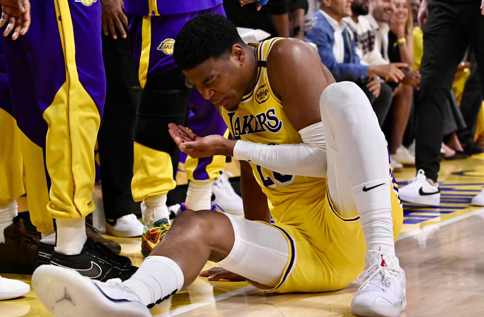 冲刺阶段洛杉矶湖人备战社区盾，止住颓势细节曝光，质疑声仍在，阵容厚度经受考验的简单介绍