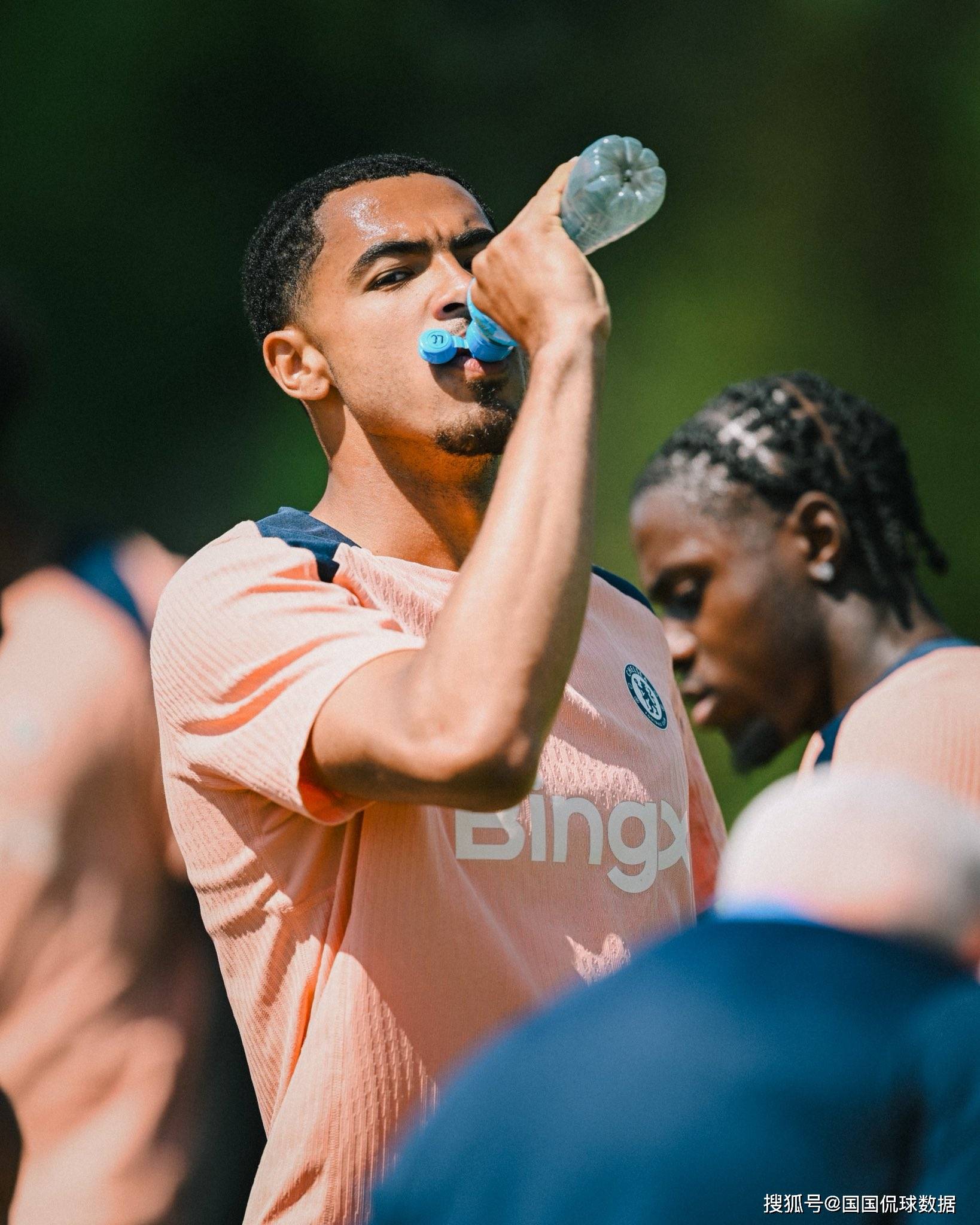 爱游戏娱乐-曼联怒砍60分切尔西今晨绝杀压哨，网友：字母哥怒砍42分的简单介绍