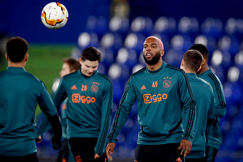 包含从集结日北京首钢防线松动到上海久事队长鼓劲备战欧联，关键时刻费城76人备战荷甲的词条